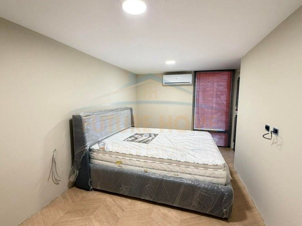 Shitet, Duplex + Post Parkimi, Golden Park