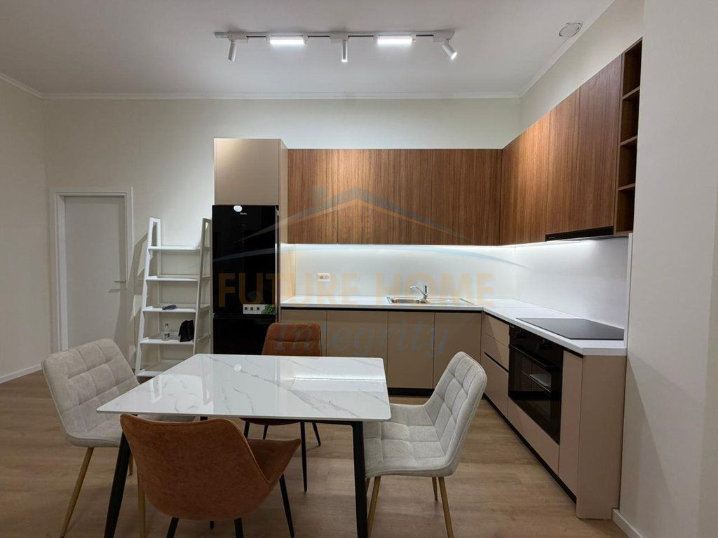 Shitet, Apartament 2+1+2, Fresku, Tiranë