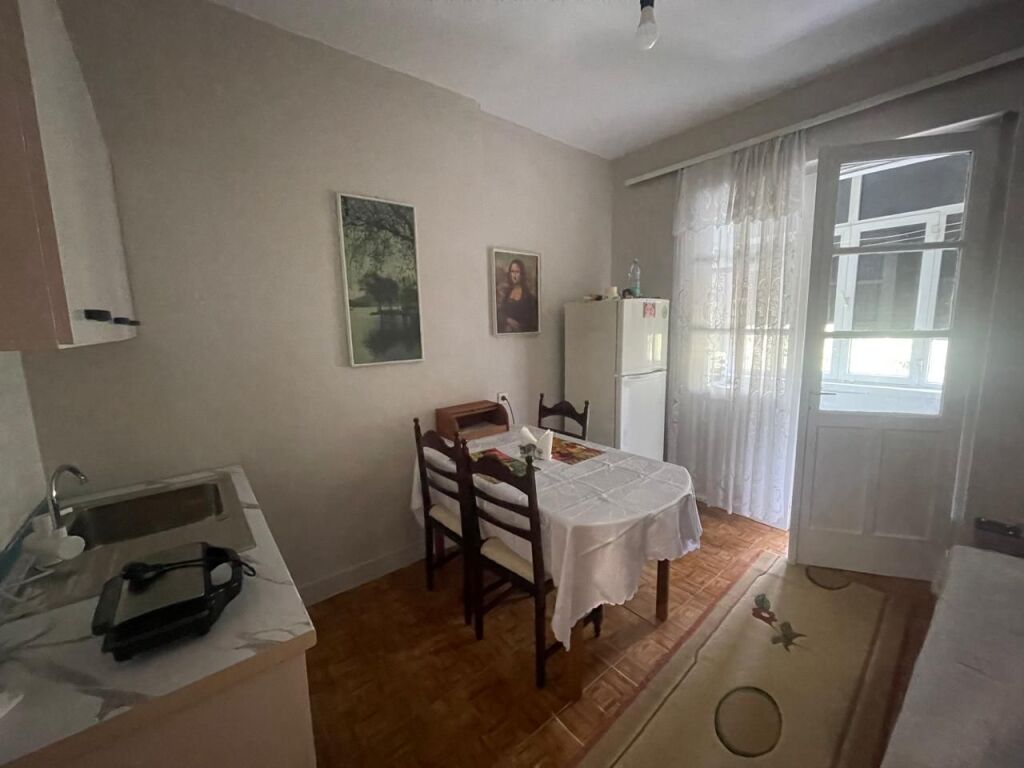 Rent | Apartament 2 + 1 tek Ish Restorant Durresi | Rruga Ferit Xhajko | 450 €/month