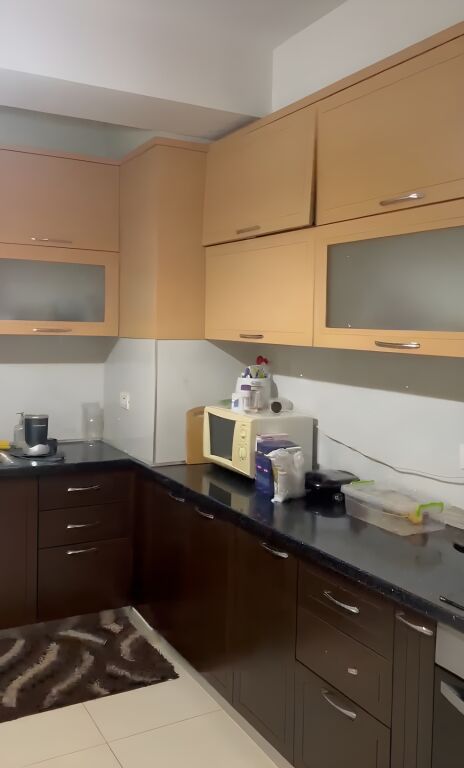 Apartament 1+1 me qira – Komuna e Parisit !