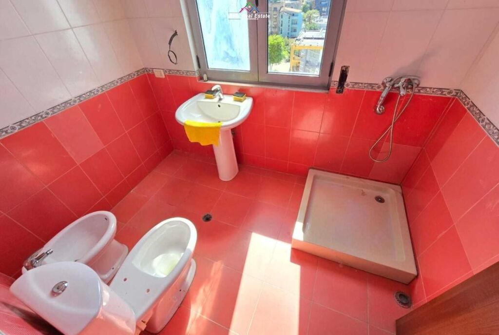 Apartament Me Qera 3+1 Pazari i Ri (ID B230208) Tirane