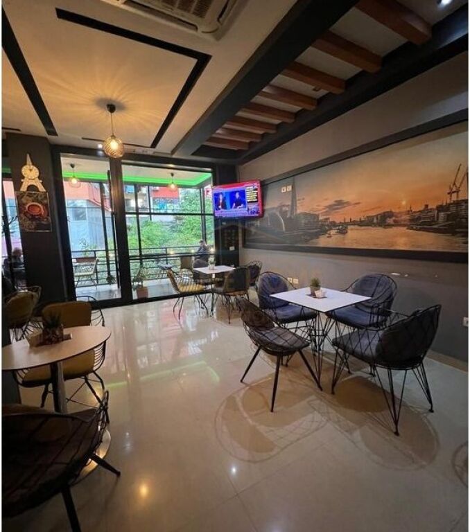 Shitet, Ambient, Unaza e Re Tirane