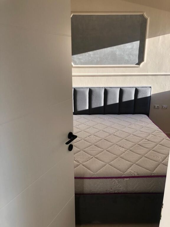 Shitet apartament 1+1 te ish-fusha e aviacionit