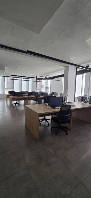 AMBIENTE PER UFFICI 750 m2, ASTIR