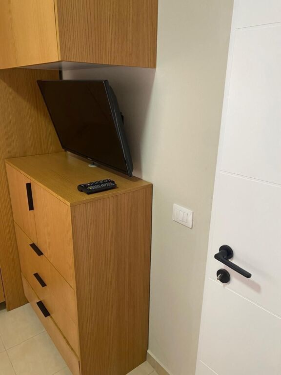 Shitet apartament 1+1 te ish-fusha e aviacionit