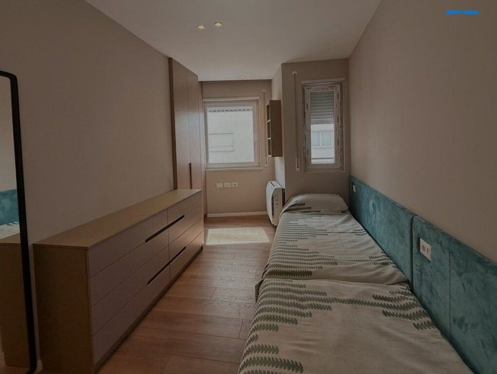 Shitet, Apartament 2+1, Qender, Tiranë