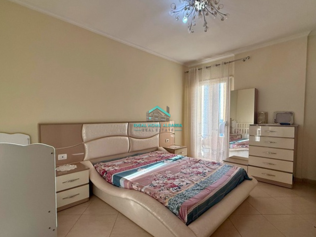 APARTAMENT 2+1 ME QERA – PRANË GAMES, VLORË