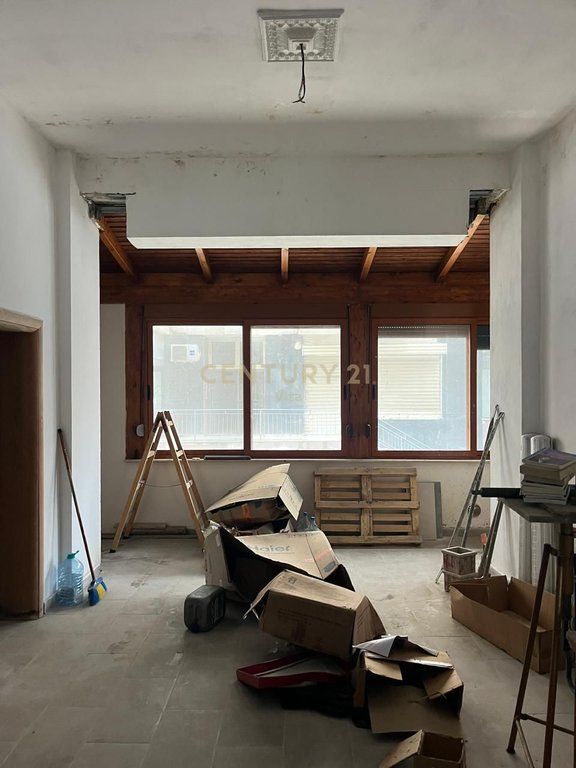 SHITET APARTAMENT TEK STACIONI I PARE NE PLAZH , DURRES !!!!