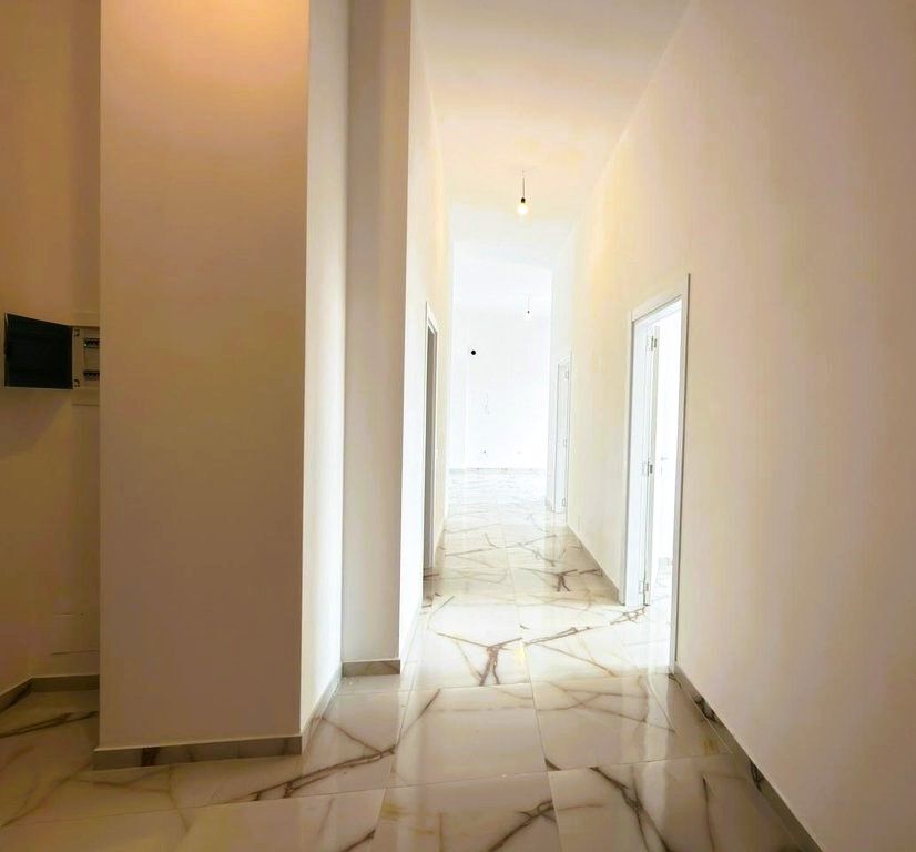 Appartamento 3+1+2 disponibile per ufficio in Via delle Barricate!