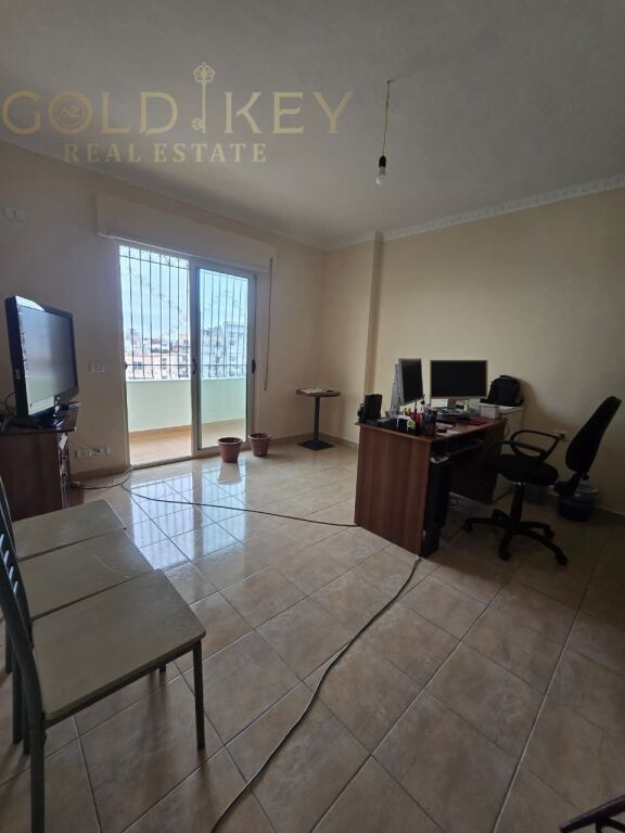 Shitet Apartament 2+1 📍 Adresa: Vila e Zogut, Durres