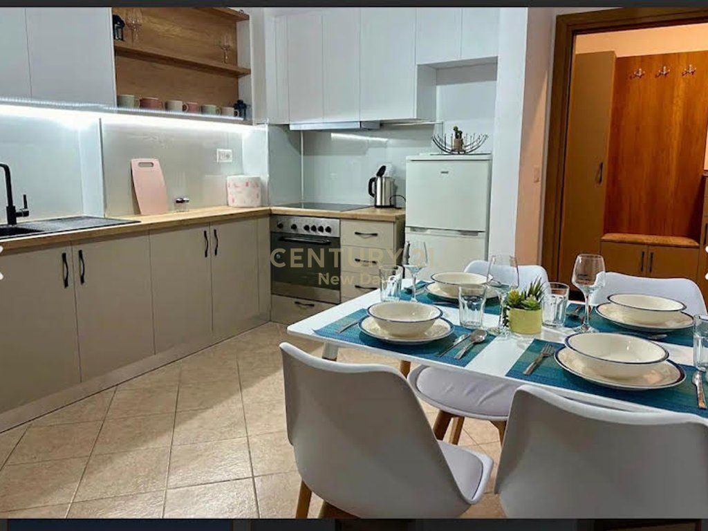 1+1 PER QIRA PLAZH TE RROTA E KUQE