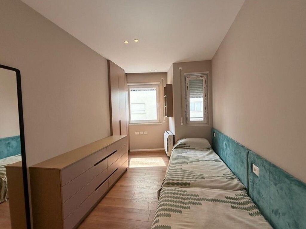 Shitet, Apartament 2+1, Qender, Tiranë