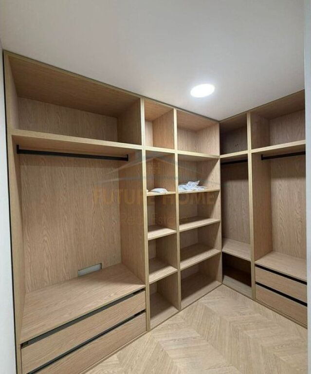 Shitet, Duplex + Post Parkimi, Golden Park