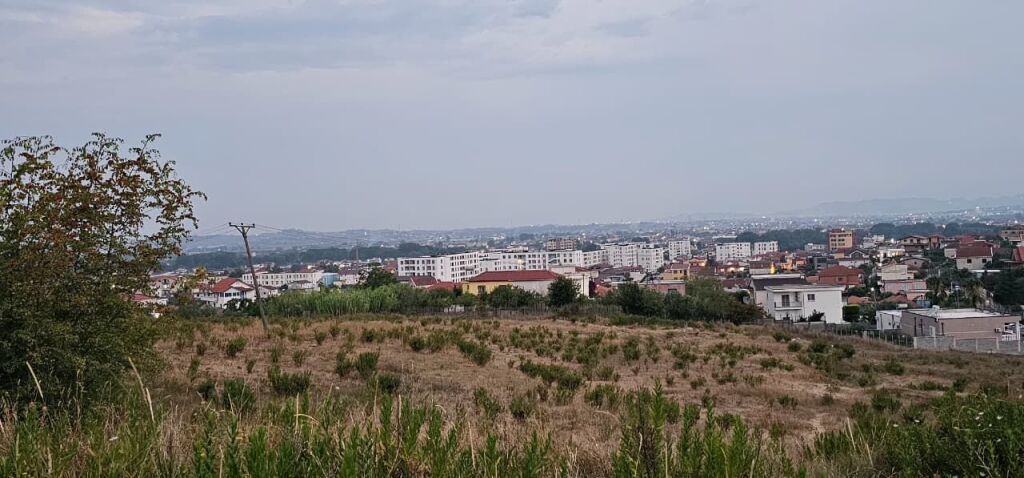 🏞 Shitet tokë truall me sipërfaqe 8,500 m² Shijak