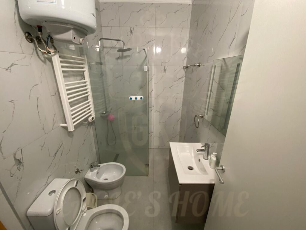 Apartament me qera 2+1+2 me ballkon te madh Hotel Vivas Plazh