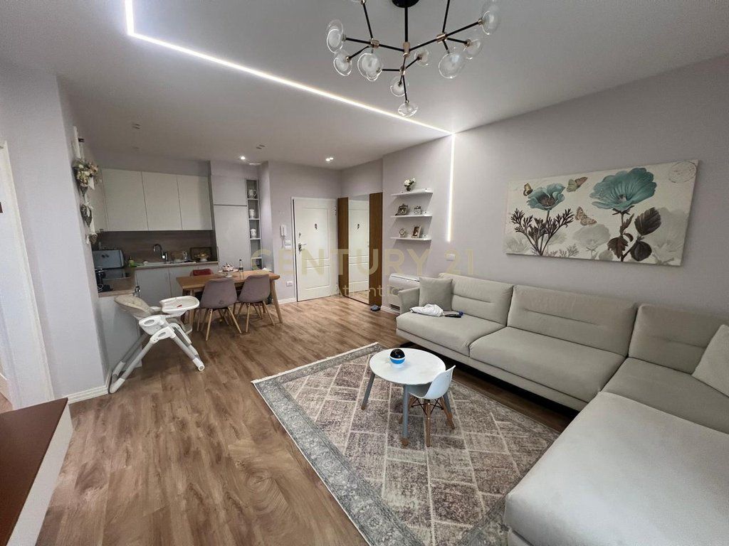 Apartament 2+1 me qira në vijë të parë me detin, Shkëmbi i Kavajës, Durrës.