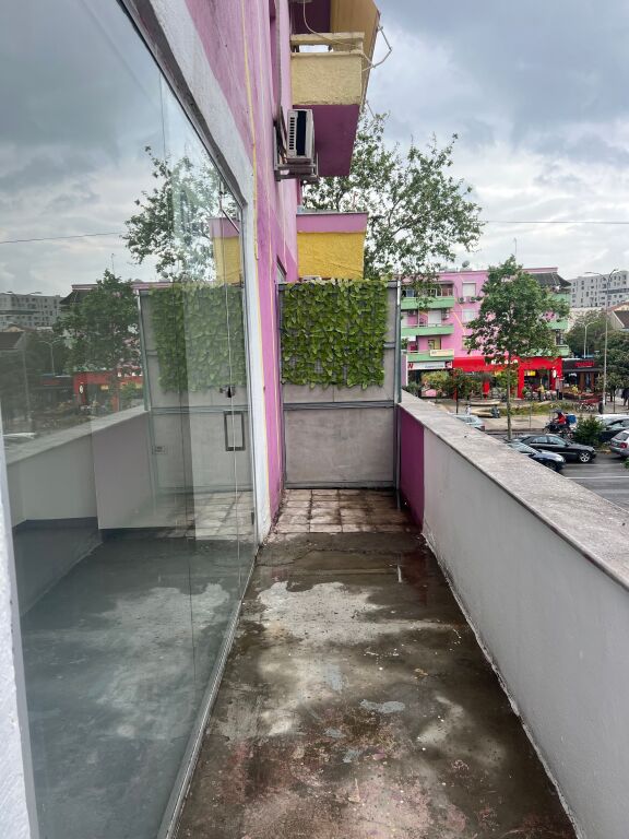 Locale commerciale con gira + Balcone | 21 Dicembre