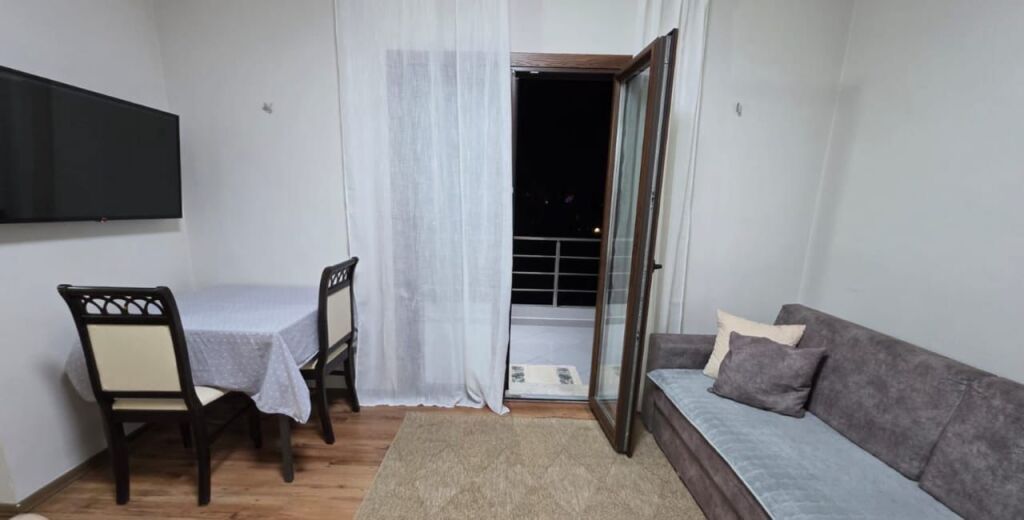 Apartament 1+1+Ballkon me Qira Rruga e  Elbasanit