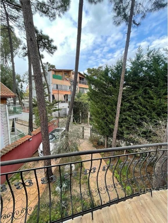 SHITET VILE 4+2 NE GOLEM 150 METRA LARG DETIT!!!