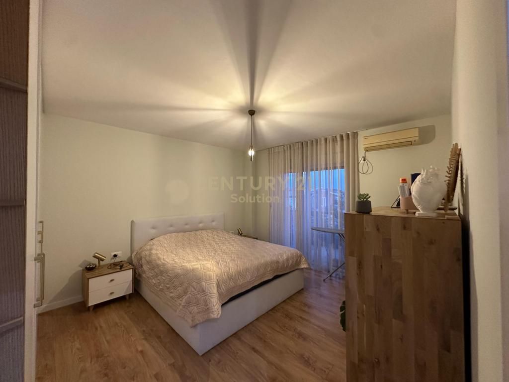 Apartament 2+1+2 per qira tek Kompleksi Kolombo, Liqeni i Thate