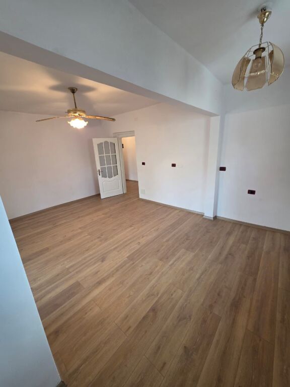 🏡 Shitet 2+1 me dy ballkone 📍Shkolla Maria Kaculini,Pallati Sportit