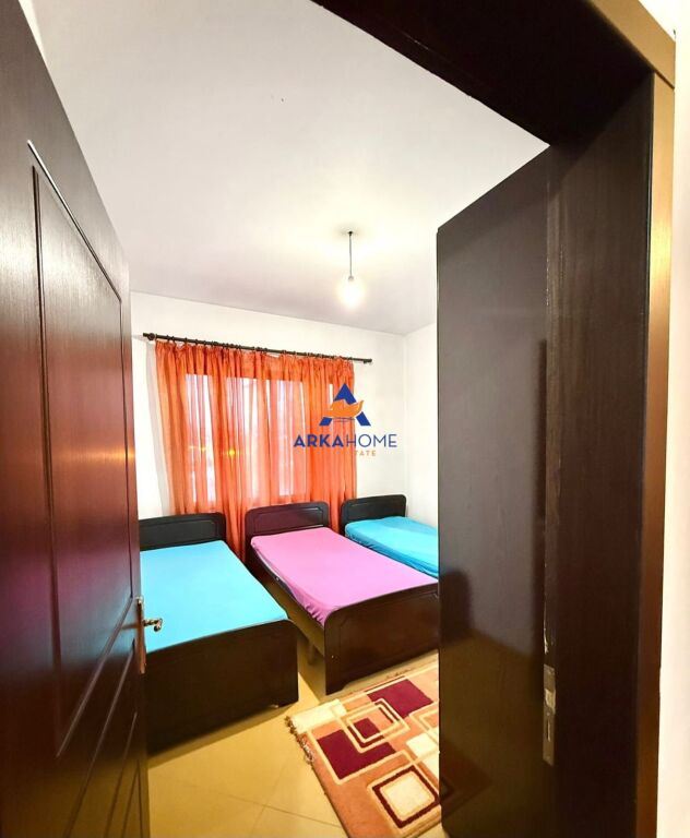 JEPET APARTAMENT ME QERA 1+1 "PRANE KOMPLEKSIT MAGNET , 21 DHJETORI" 45000 LEKE