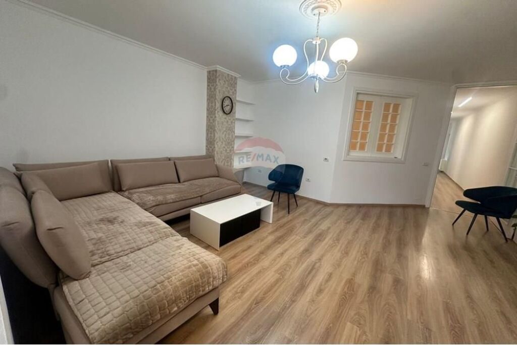 Apartament 3+1+2 me qera Pazari Ri