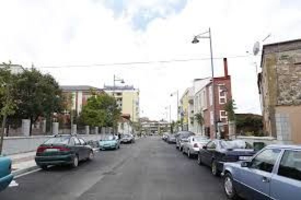 Shitet, Garsionere, Rruga "Gjon Buzuku", Tiranë.