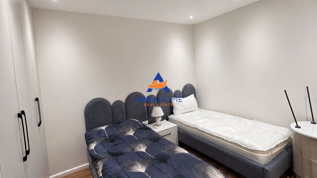 AFFITTASI 2+1 "RR. DËSHMORËT E 4 SHKURTIT, VICINO A PETRO NINI LUARASI" 1000 EURO