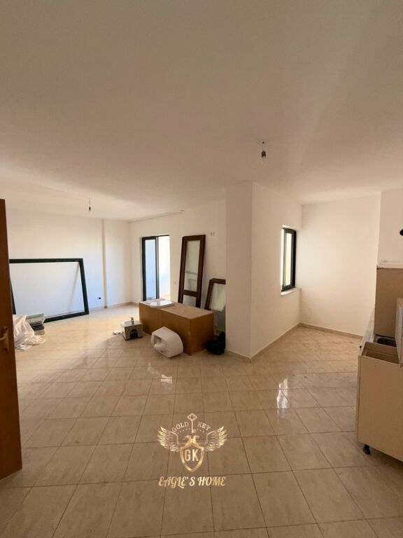 SHITET 2+1+2+2 BALLKONE MARKATA DURRES