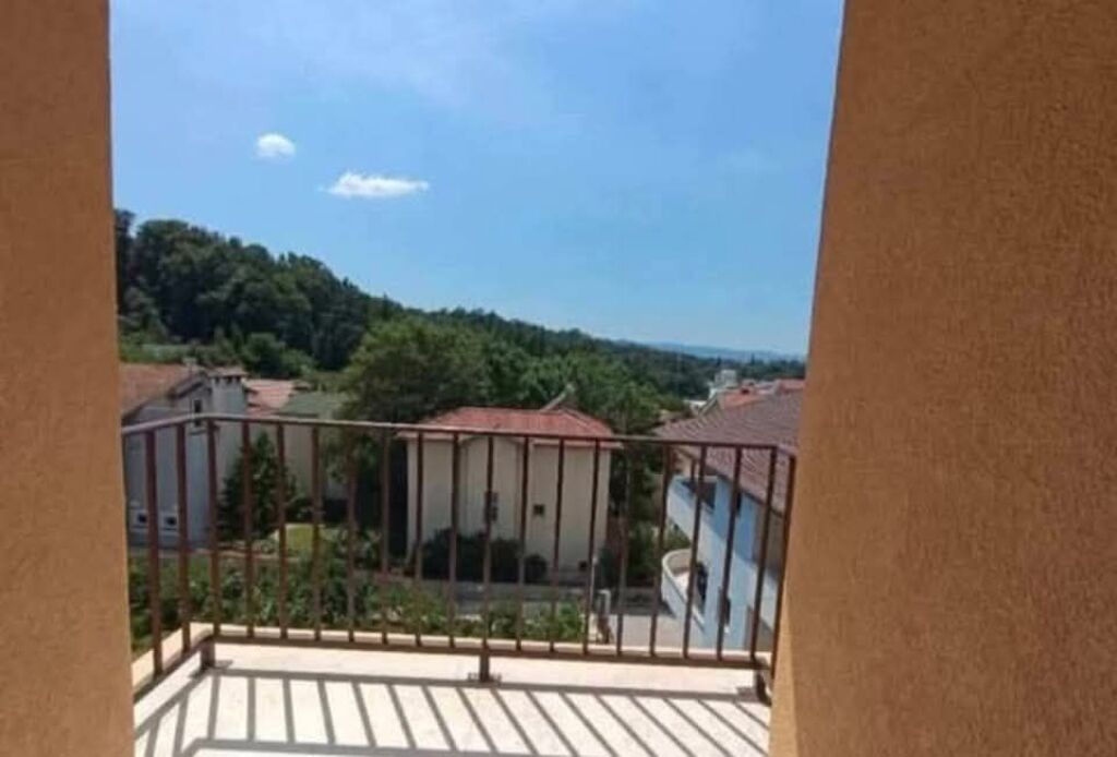 VILE ME QERA 3 KATE - PRANE SENATORIUMIT, TIRANE