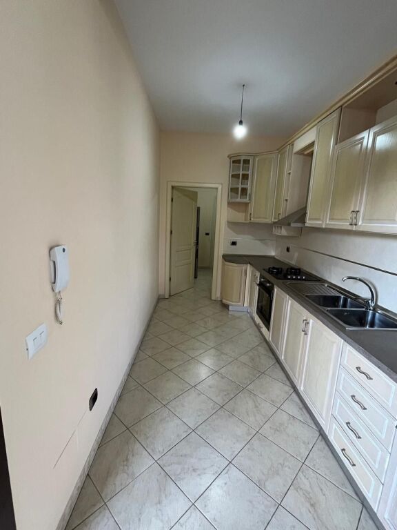 Apartament 2+1+parkim me qera tek Kodra e Priftit