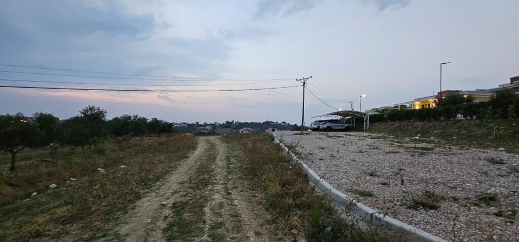 🏞 Shitet tokë truall me sipërfaqe 8,500 m² Shijak
