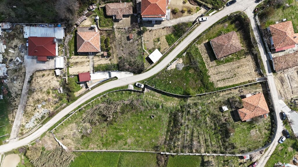 Shitet Toke Eksluzive ne Yzberisht  