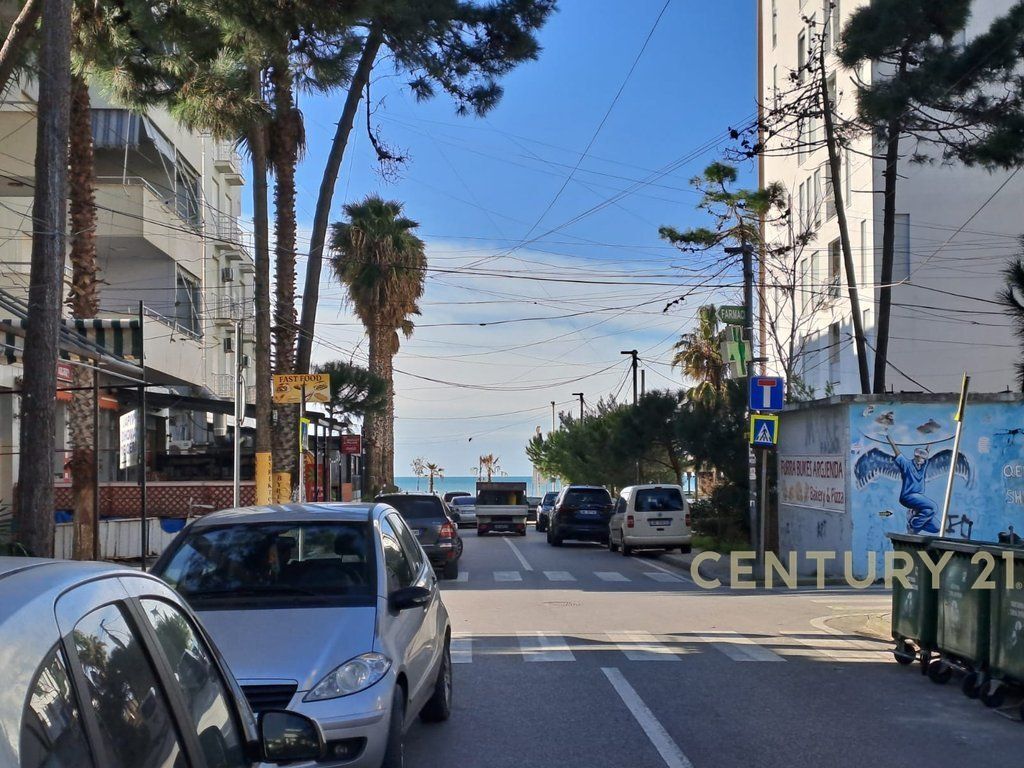 SHITET APARTAMENT NE SHKEMBIN E KAVAJES 50M LARG NGA DETI !!