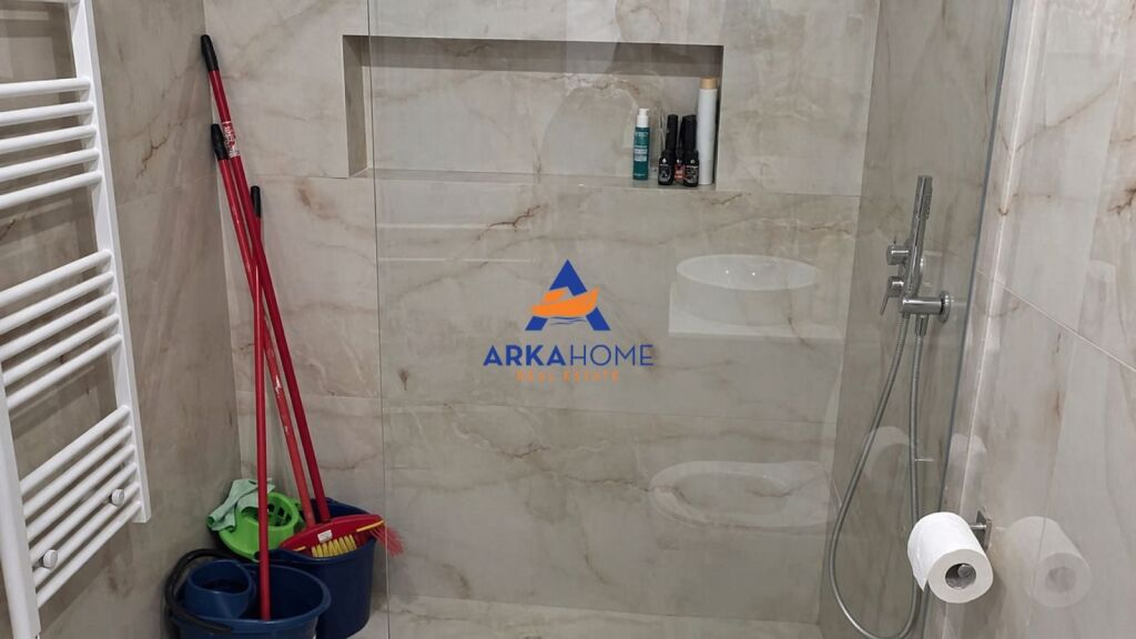 AFFITTASI 2+1 "RR. DËSHMORËT E 4 SHKURTIT, VICINO A PETRO NINI LUARASI" 1000 EURO