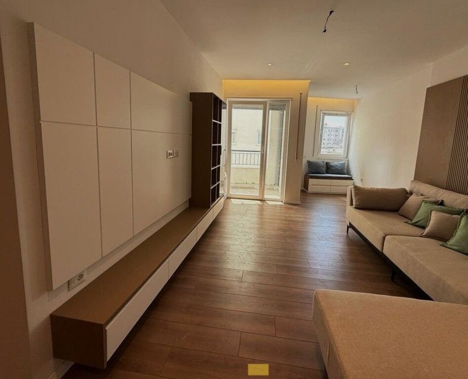 Shitet, Apartament 2+1, Qender, Tiranë