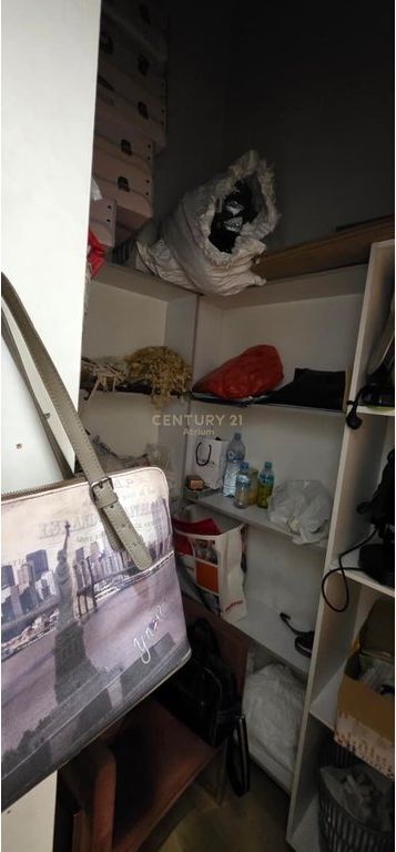 SHITET DYQAN BUZE RRUGE TEK SELVIA!!!