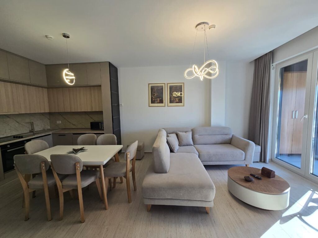 Apartament 3+1+Parkim  Me Qira, Liqeni i Thate