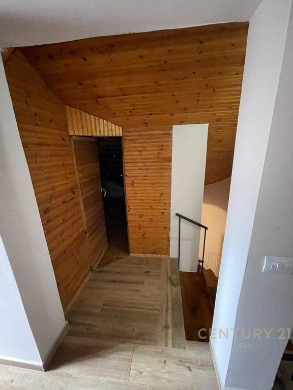 SHITET VILE 4+2 NE GOLEM 150 METRA LARG DETIT!!!