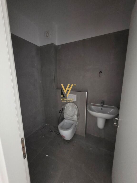 UFFICIO 70 M2 IN AFFITTO A 21 DHJETORI 50.000 LEKE