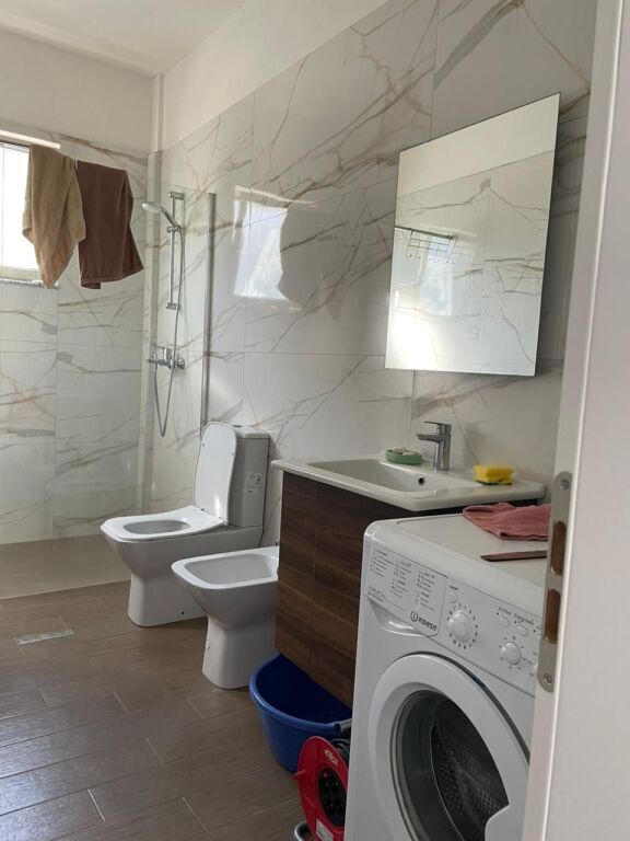 SHITET VILA 1 KATESHE GOLEM VIJE E 3-TE ME DETIN