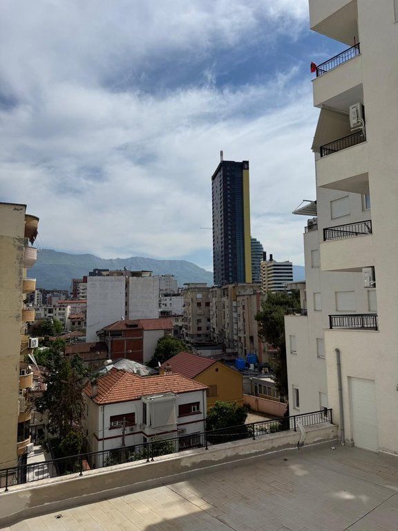 Shitet, Apartament 2+1, Qender, Tiranë