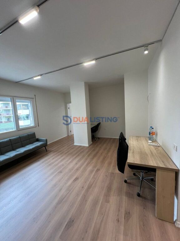 ✨ Spazio Ufficio Premium in Affitto – Pazar i Ri ✨