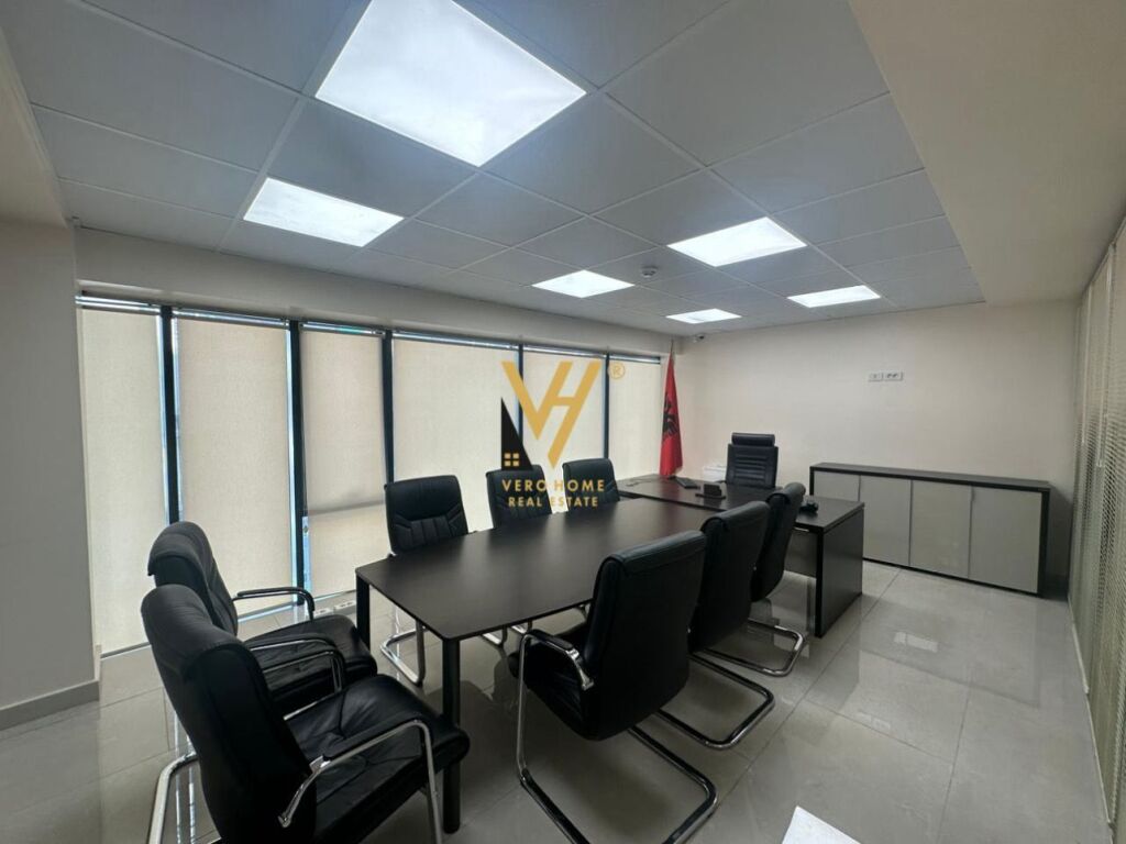 UFFICIO 122 M2 IN AFFITTO IN VIA ELBASAN 2.000 EURO