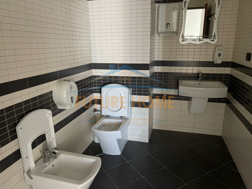 Qera, Ambjent Biznesi, Vollga, Durres