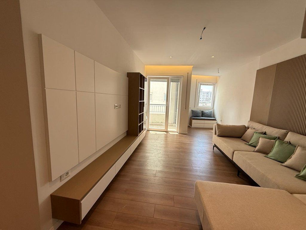 Shitet, Apartament 2+1, Qender, Tiranë