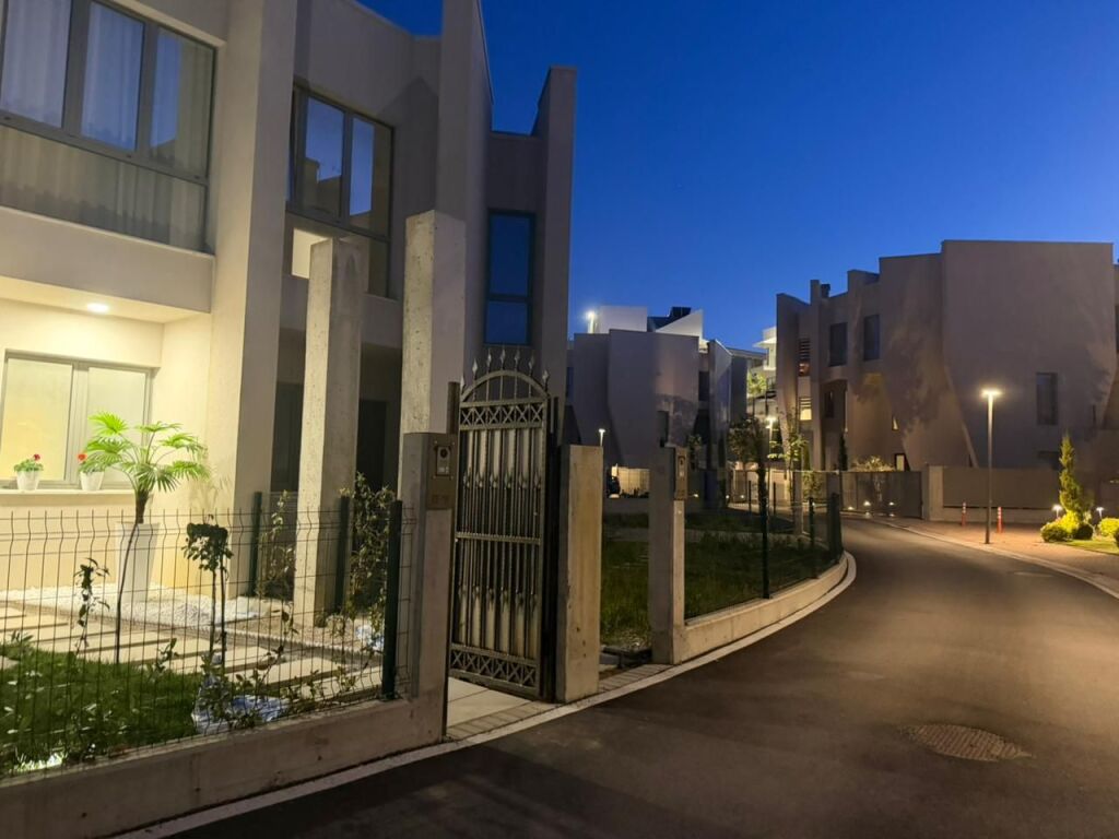 Jepet me qera Vile prane liqeni Te Thate e 5000 eu