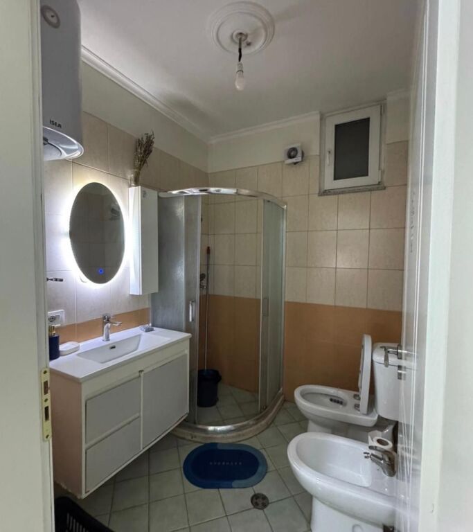 Apartament me qera Astir