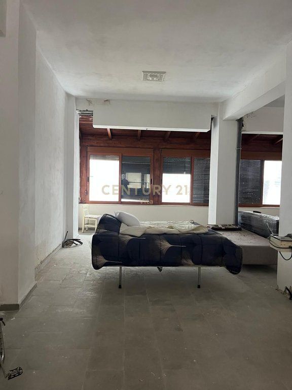 SHITET APARTAMENT TEK STACIONI I PARE NE PLAZH , DURRES !!!!